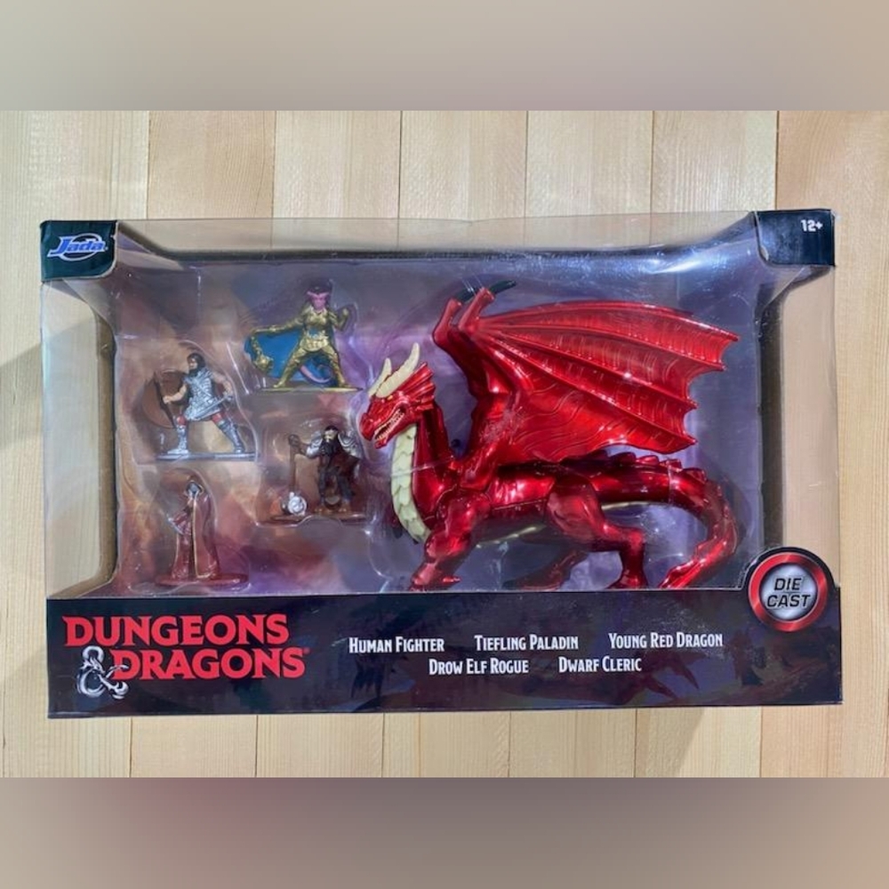 JADA TOYS - NIB - DUNGEONS & DRAGONS: Young Red Dragon plus 4 mini MetalFigs